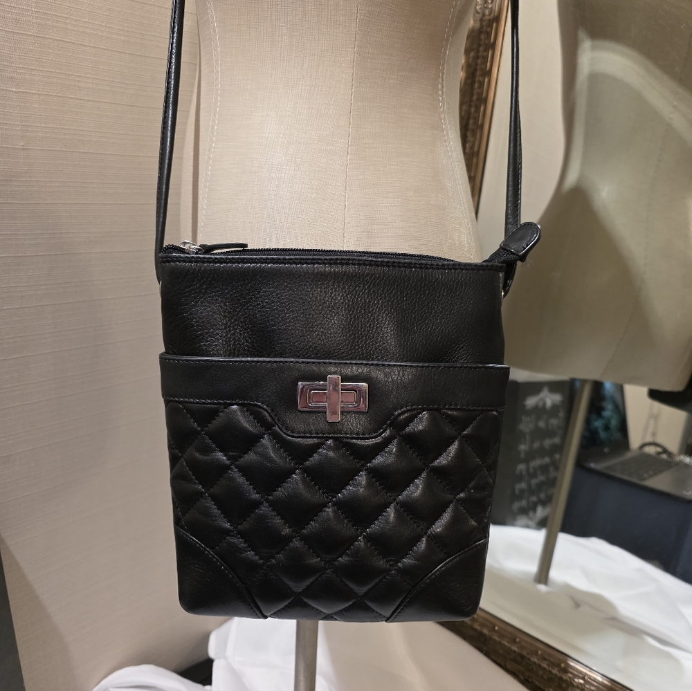 iIi New York • Black Crossbody Bag. Genuine Leather. EUC.